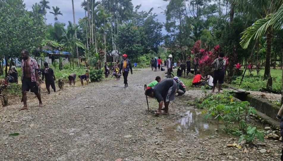 Kampung Jimbi Lakukan Pembersihan Parit Sepanjang 400 Meter di 7 RT, Gunakan Dana Desa Tahap I