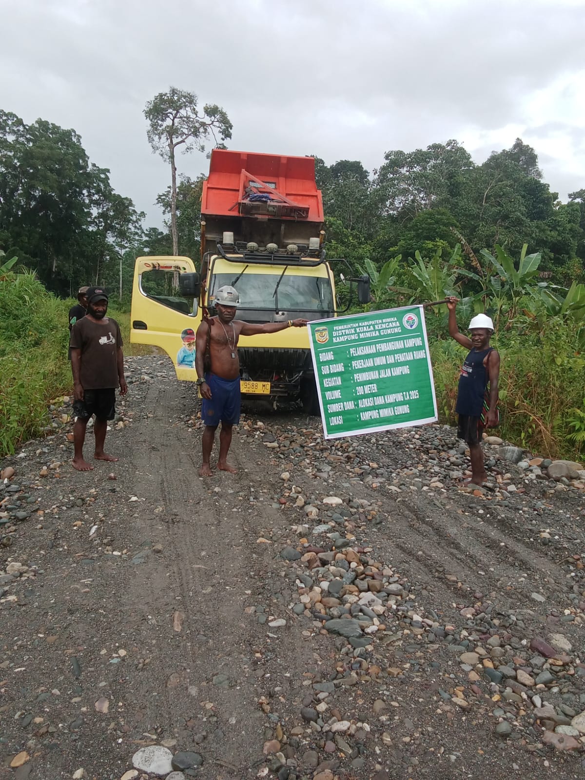 Bangun Jalan Tani, Buka Akses Warga Menuju Kebun