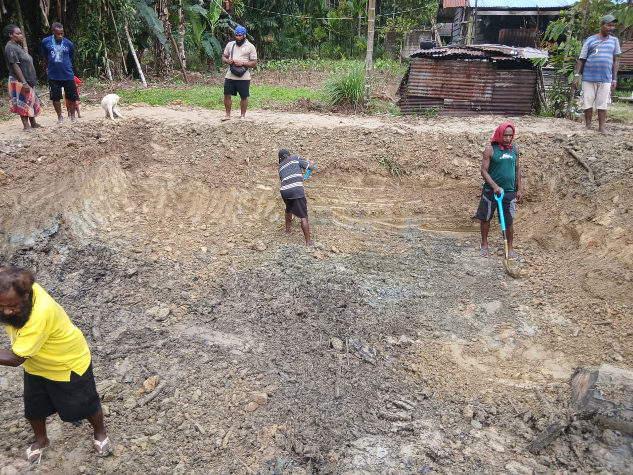 Kampung Utikini I Bangun Kolam Ikan Air Tawar di 7 RT dan bangun Jalan Tani ke Lahan Pertanian Warga