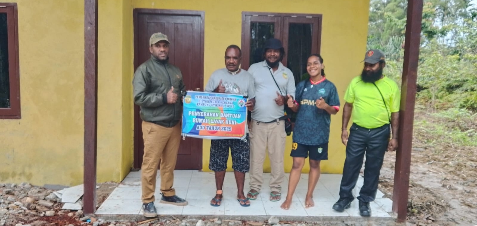 Rampungkan Pembangunan Rumah Bersumber Dari ADD Tahun 2025 , Pemkam Utikini II Serahkan Kunci Untuk Warga