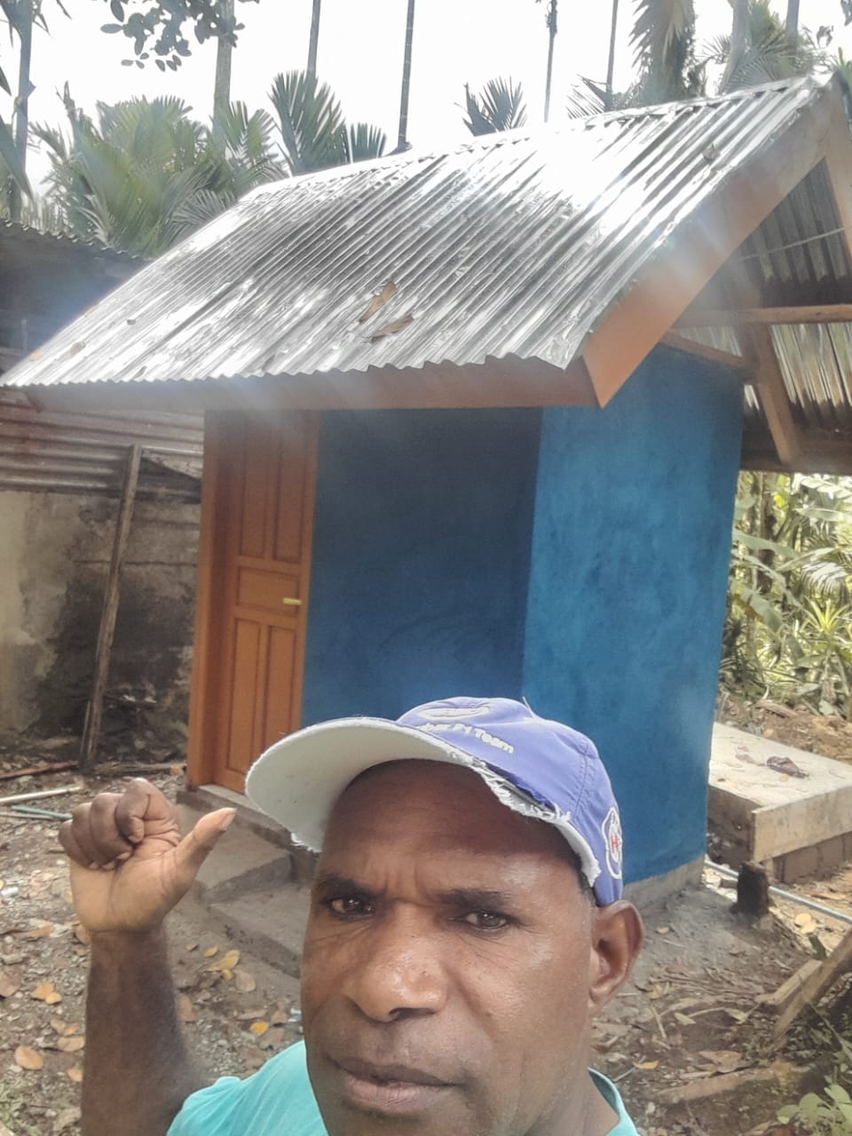 Pemerintah Kampung Bintang Lima Bangun MCK dan Kantor Kampung