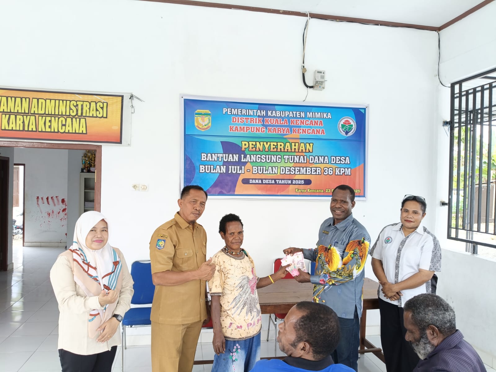 36 KPM Karya Kencana Terima BLT Tahap Kedua 2025