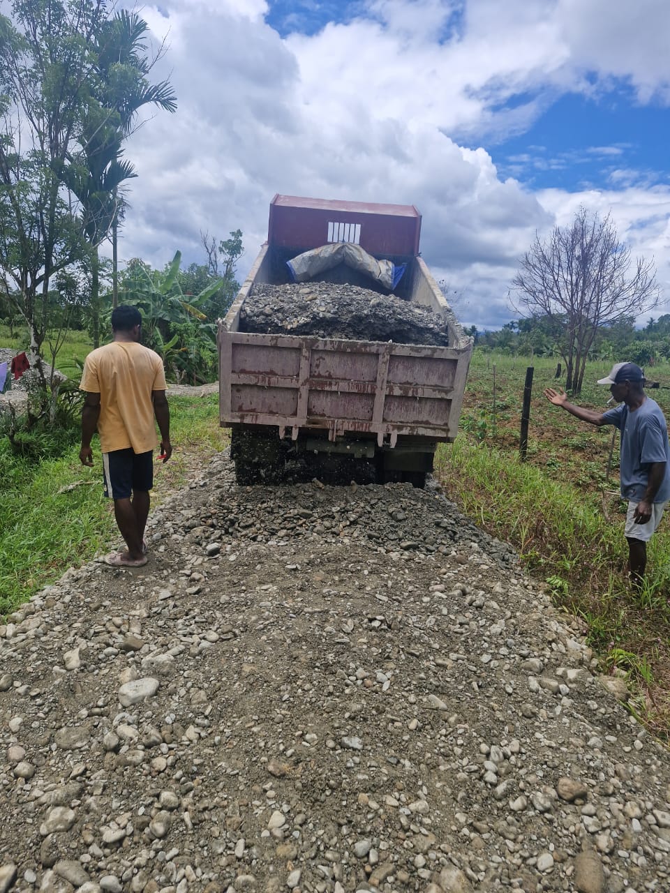 Kampung Jimbi Timbun Jalan Sepanjang 700 Meter