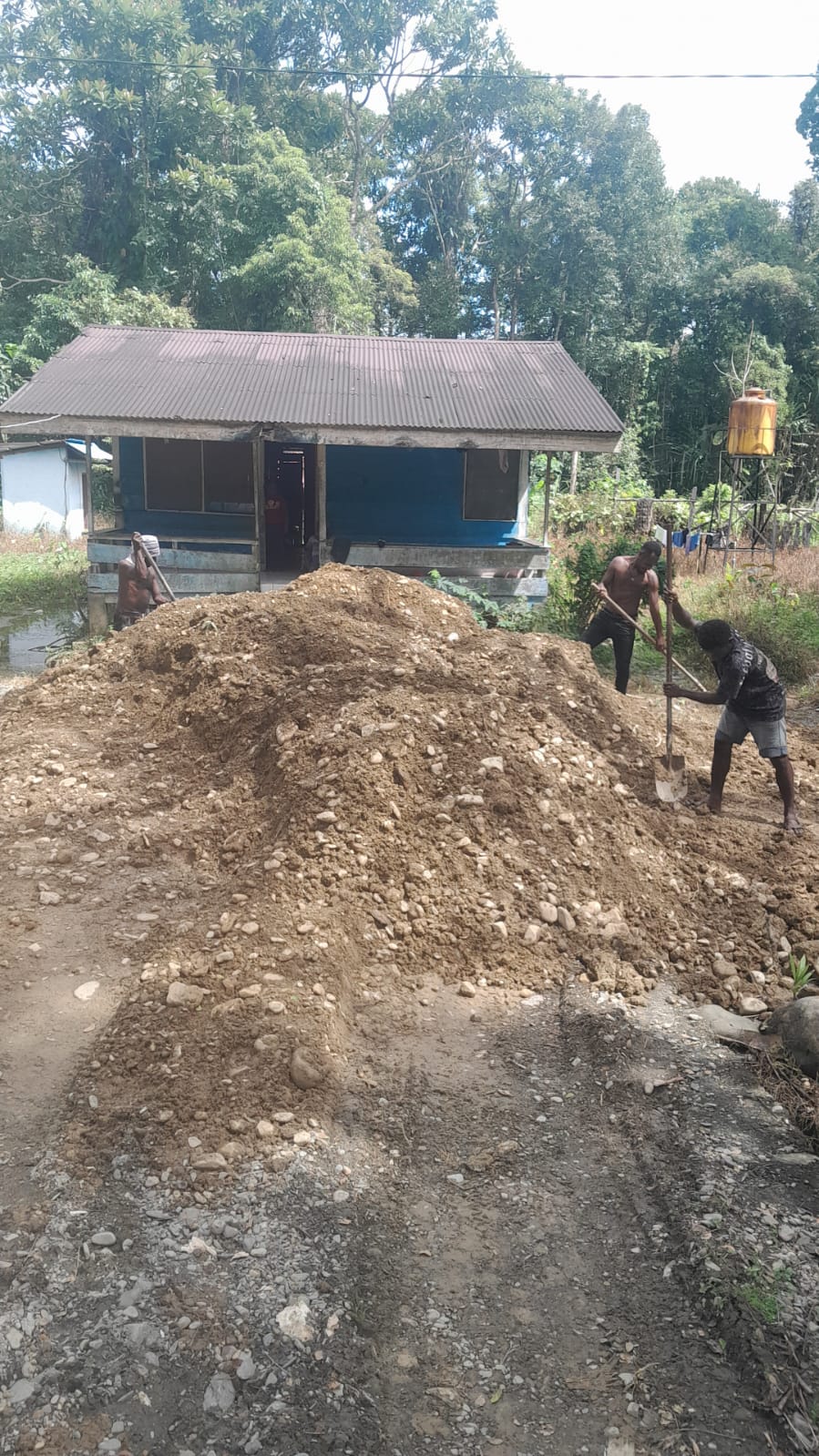 Dana Desa 2026 Dimanfaatkan untuk Kebersihan Lingkungan, 52 Rumah Warga Utikini Satu Dapat Timbunan dan Jembatan Akses