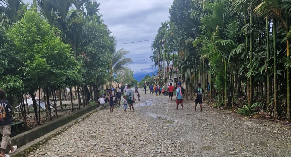 Menjaga Kebersihan Kampung Jimbi Lakukan Pembersihan Parit