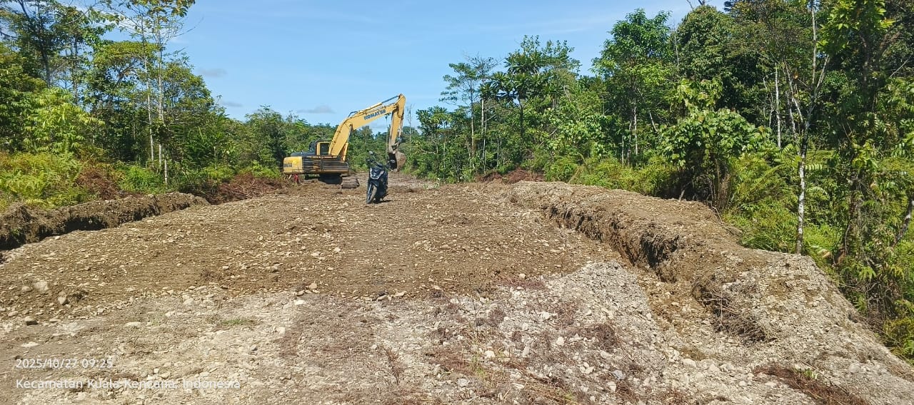 Bangun Jalan Dalam Kampung Sepanjang 600 Meter Gunakan ADD