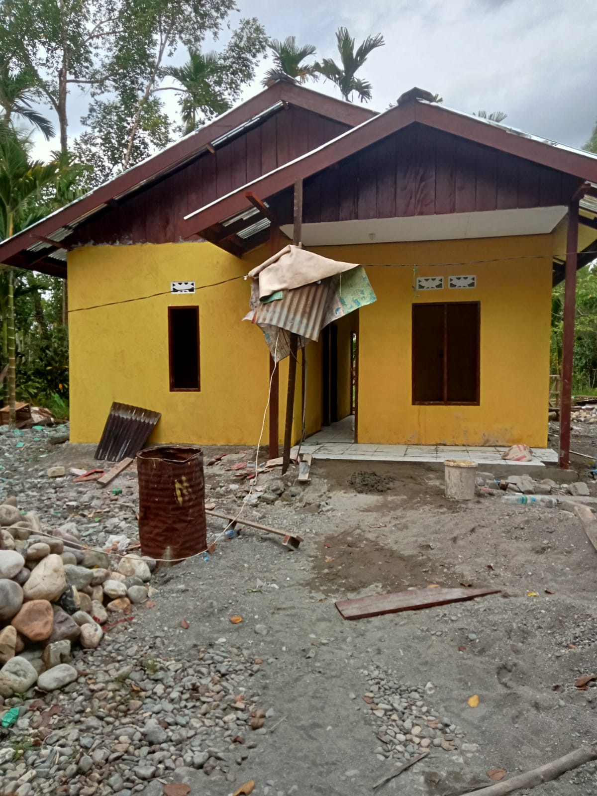 Tampak bagian depan rumah layak huni yang dibangun oleh Pemkam Tioka Kencana 