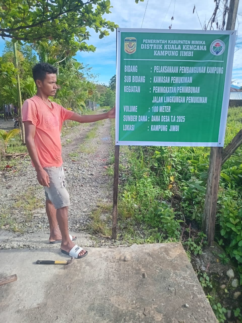 Spanduk kegiatan penimbunan jalan