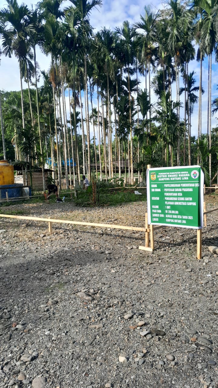 Proses pembangunan Kantor Kampung Bintang Lima