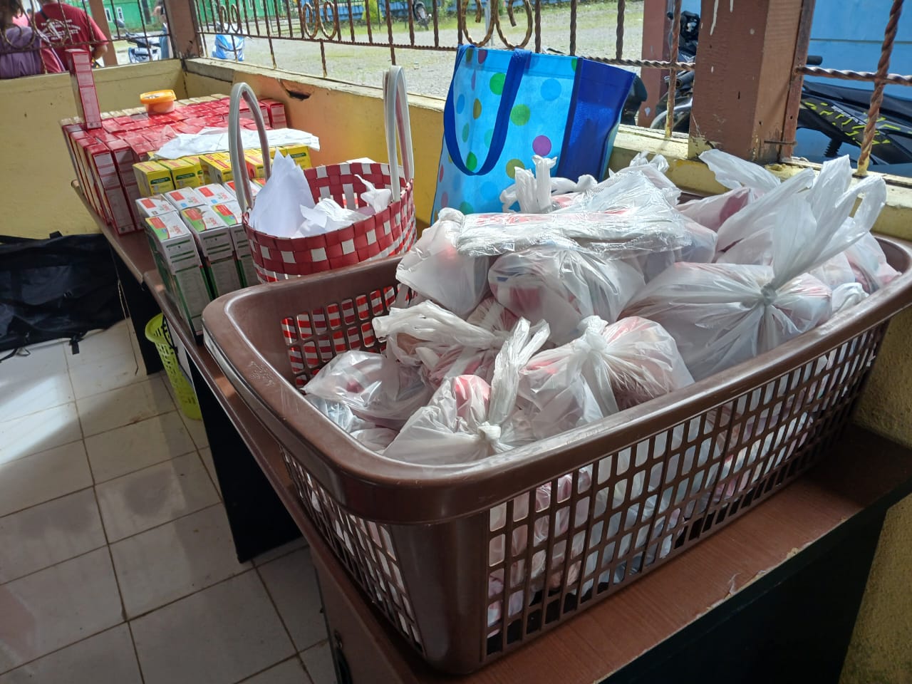 Makanan tambahan yang disediakan Pemkam Bhintuka melalui oleh kader posyandu