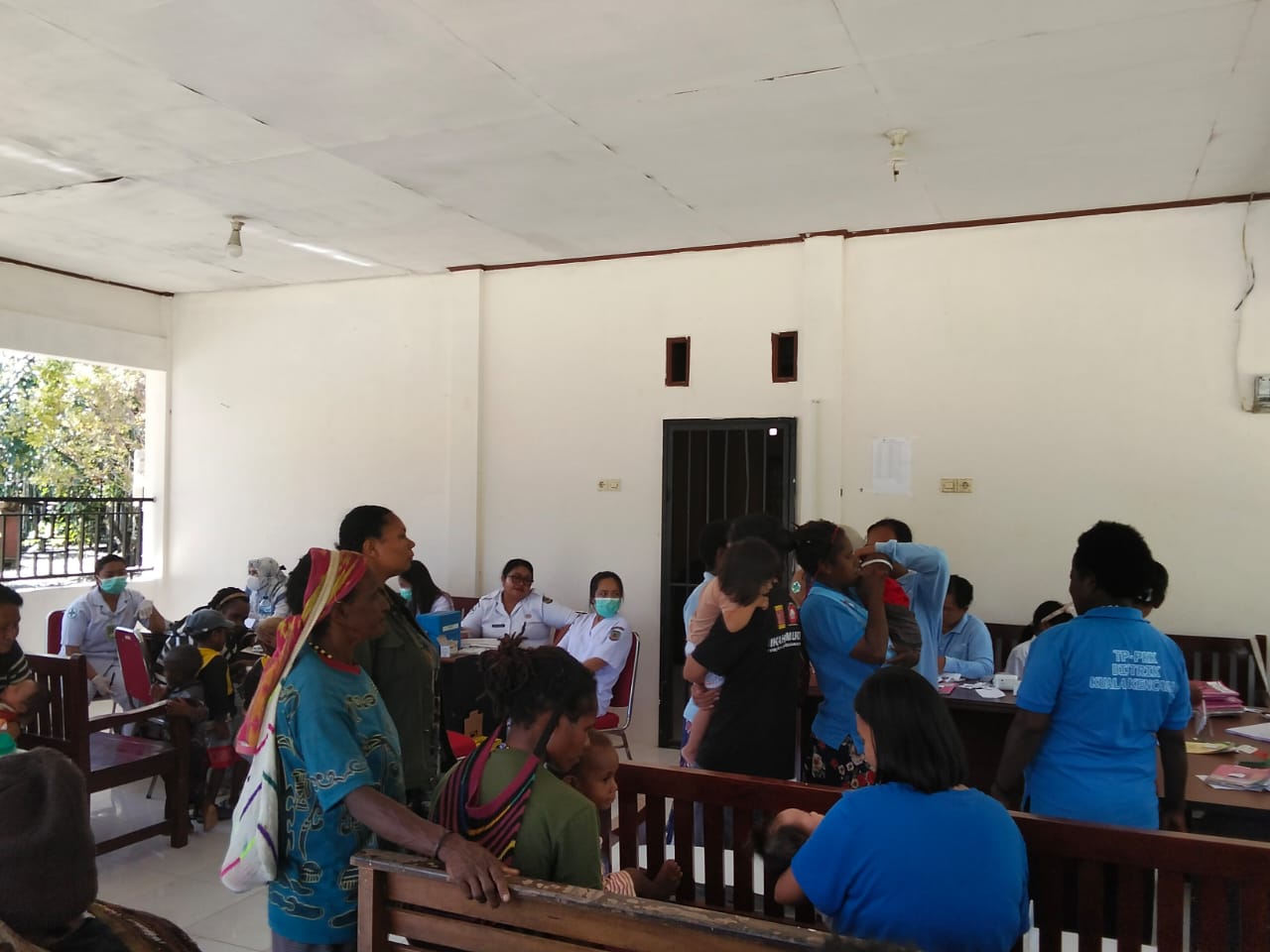 Suasana pelayanan Posyandu di Kampung Jimbi