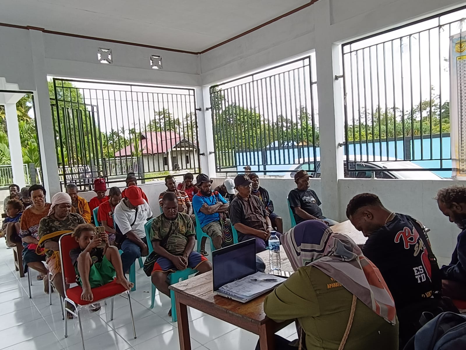 Penyaluran BLT di Kampung Karya Kencana
