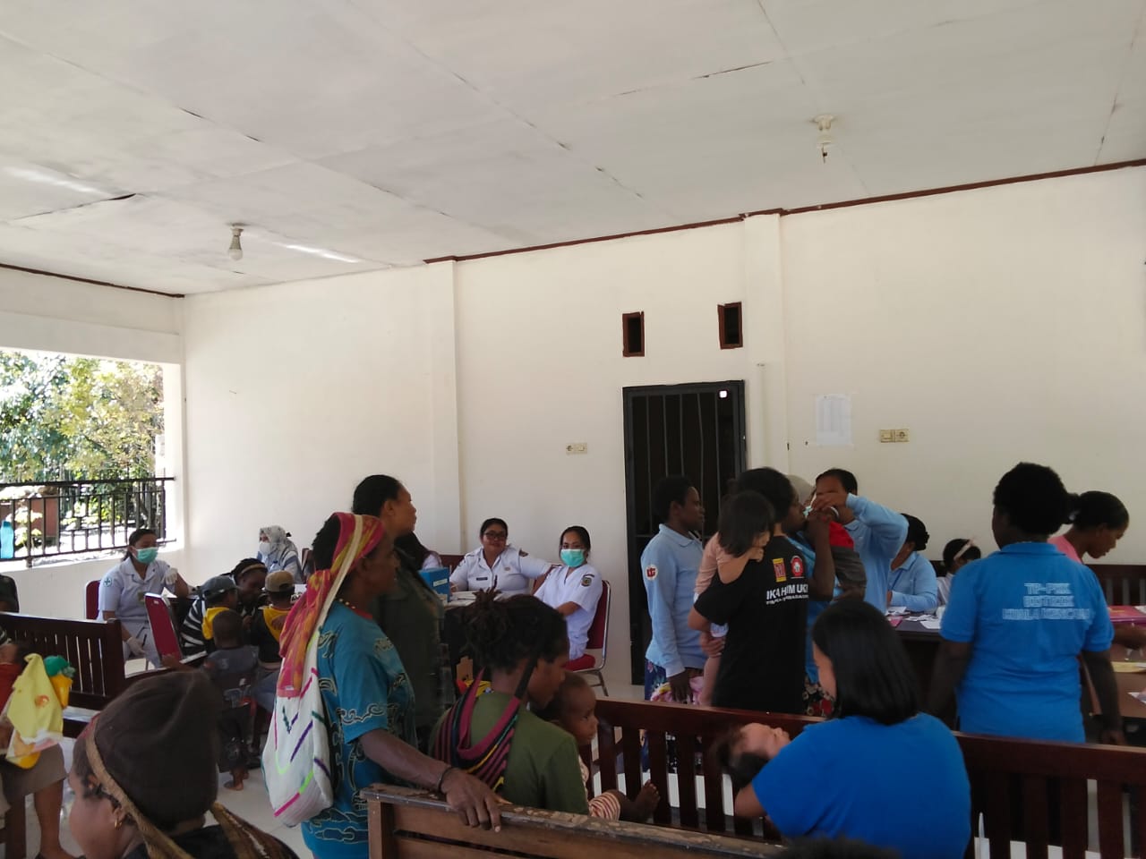 Suasana pelayanan Posyandu di Kampung Jimbi