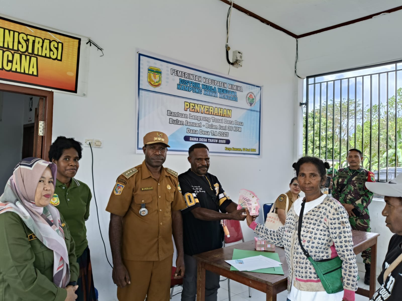 KAMPUNG KARYA KENCANA SALURKAN BLT BAGI 36 KPM