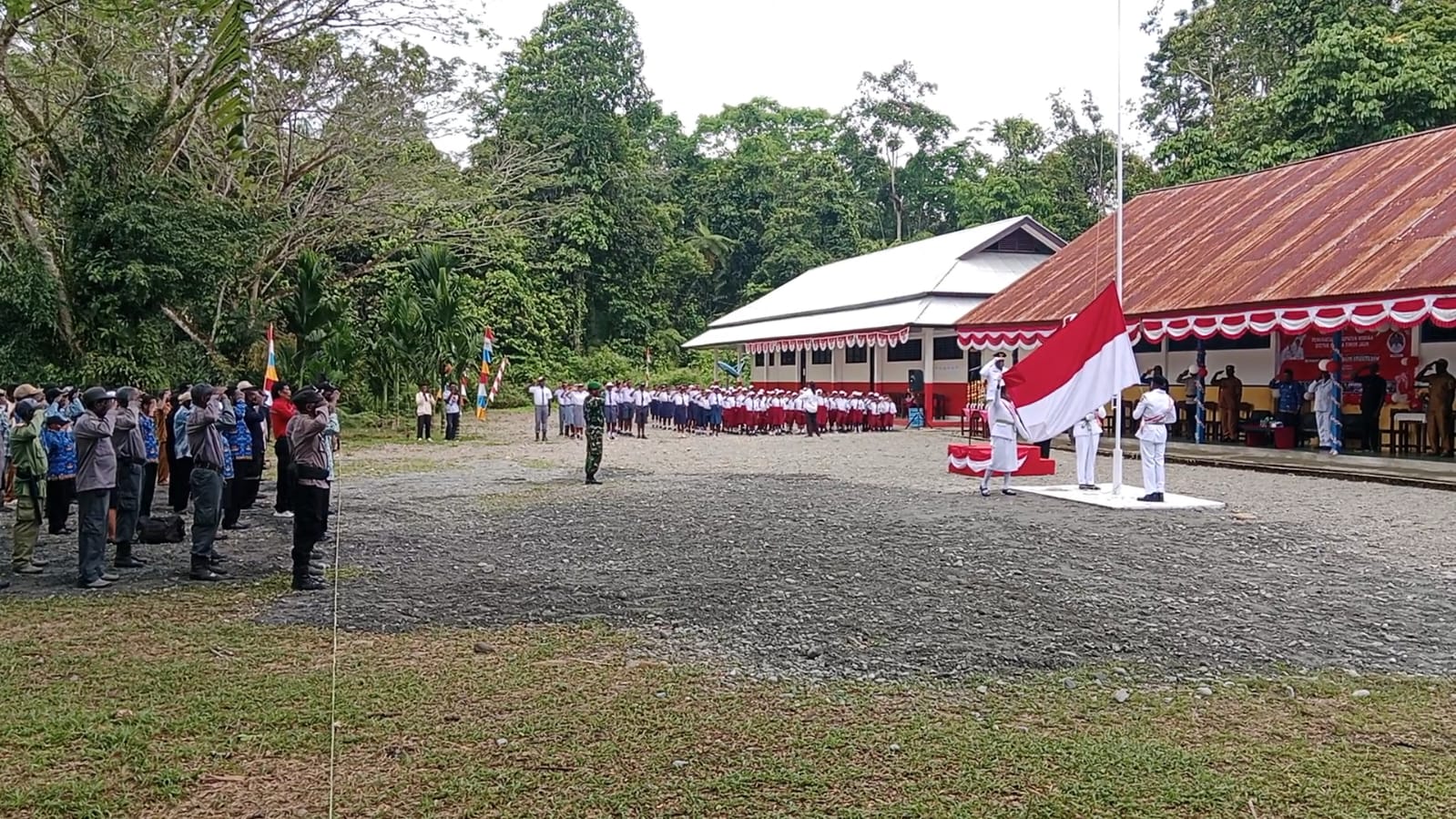 DISTRIK MIMIKA TIMUR JAUH GELAR UPACARA HUT RI KE-80 DI AYUKA