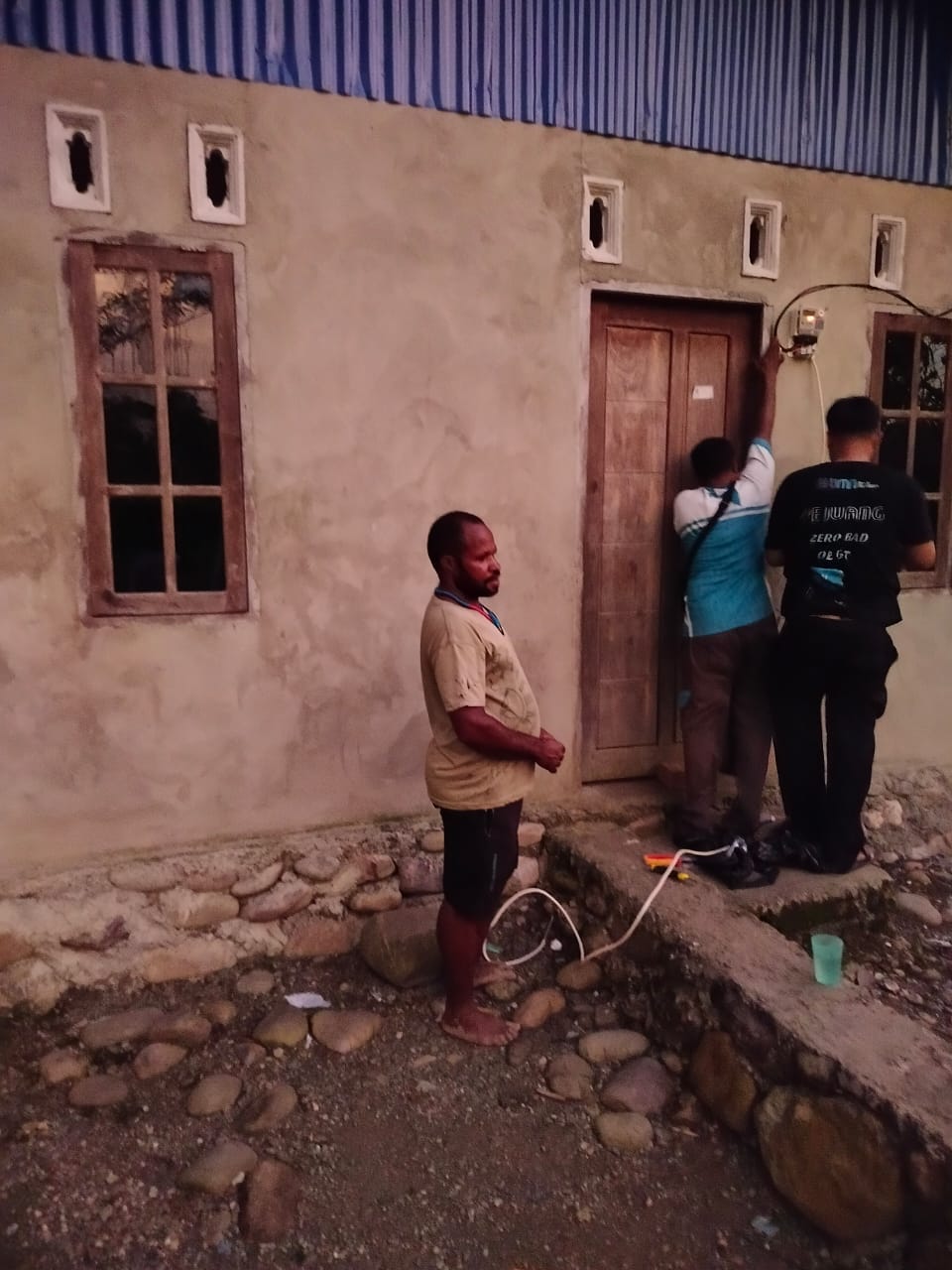 Pemasangan jaringan listrik 