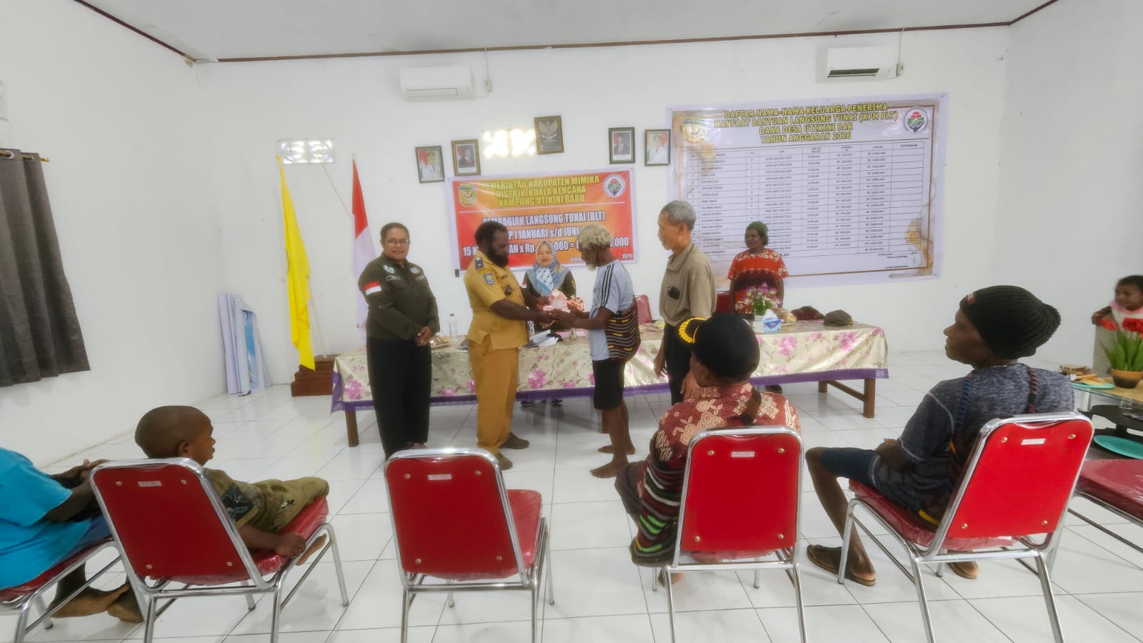 KAMPUNG UTIKINI SATU SALURKAN BLT DANA DESA TAHAP I TAHUN 2026, 15 KPM TERIMA BANTUAN ENAM BULAN SEKALIGUS