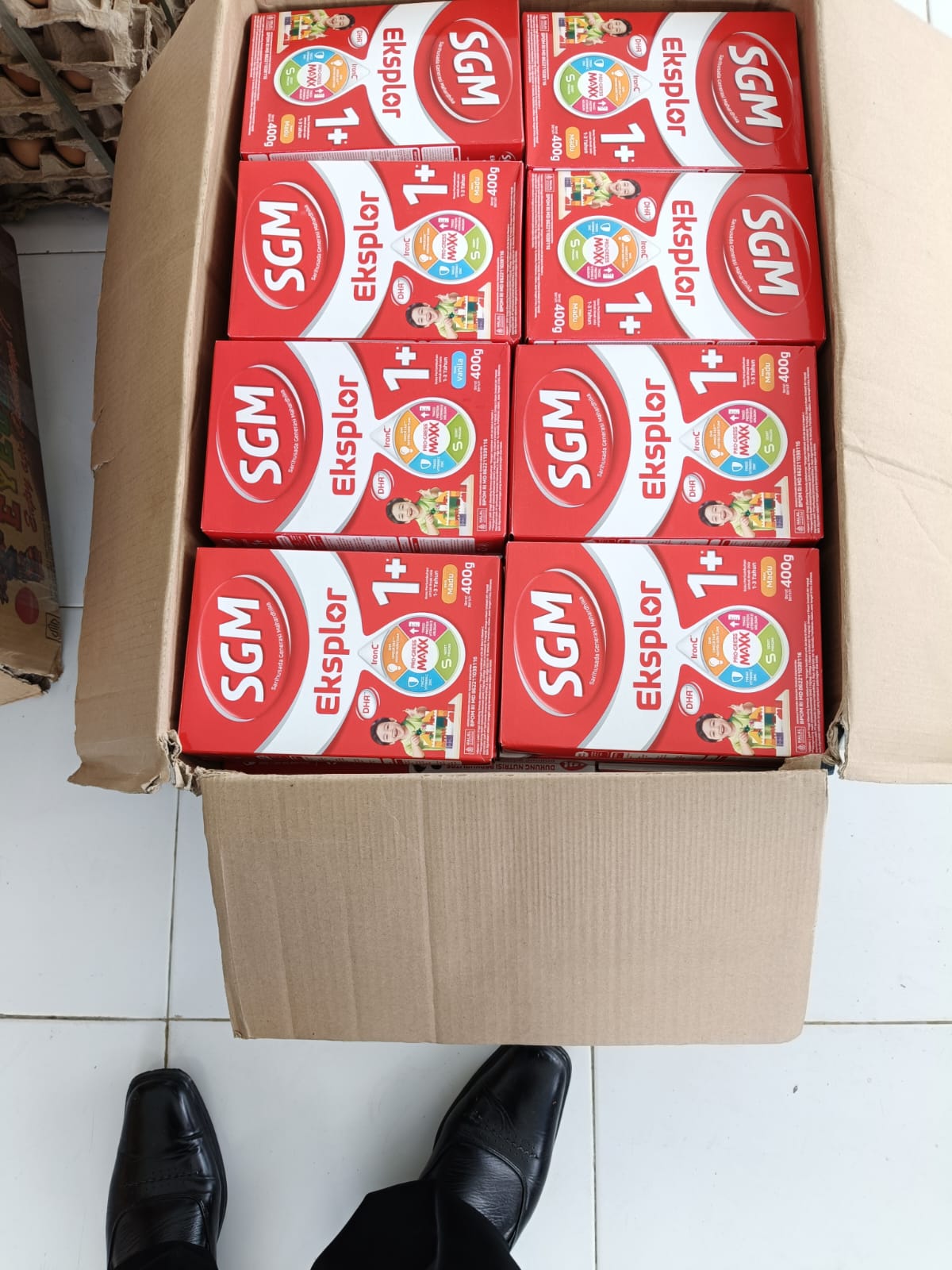 Susu formula untuk balita yang akan diserahkan kepada kader posyandu untuk dibagikan kepada balita 