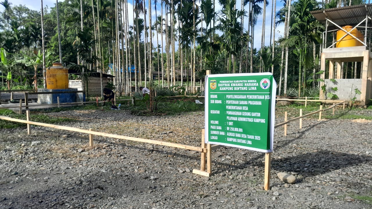 Proses pembangunan Kantor Kampung Bintang Lima