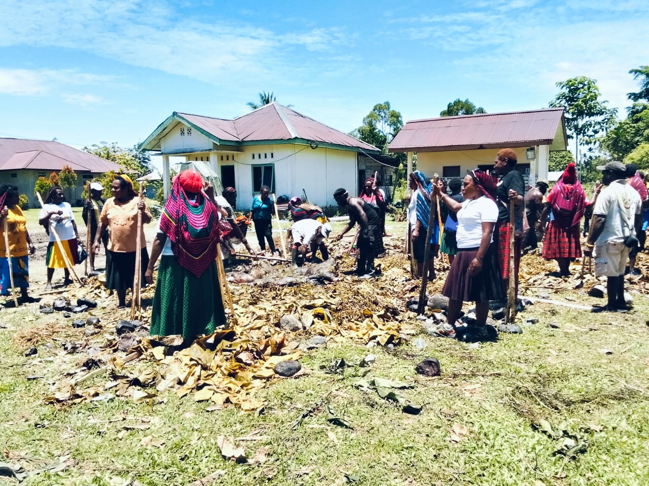 Prosesi bakar batu pada saat kegiatan konferensi 