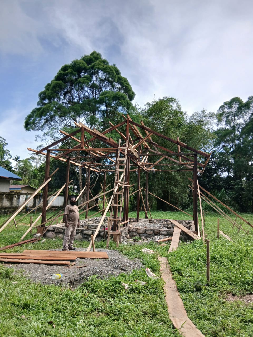 Rumah layak huni di Kampung Utikini I dalam tahap pembangunan