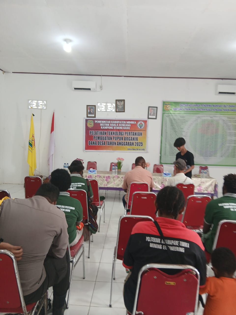 WARGA IKUT PELATIHAN TEKNOLOGI PERTANIAN PEMBUATAN PUPUK ORGANIK