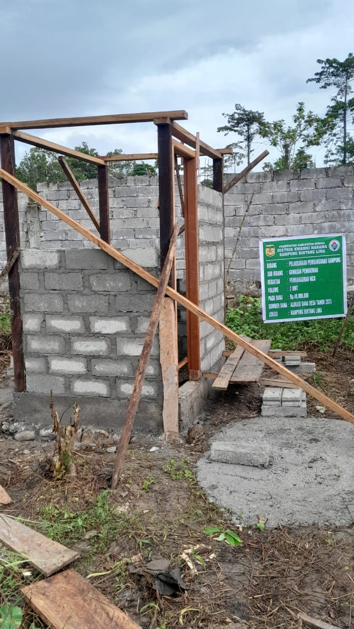 Pembangunan MCK di Kampung Bintang Lima