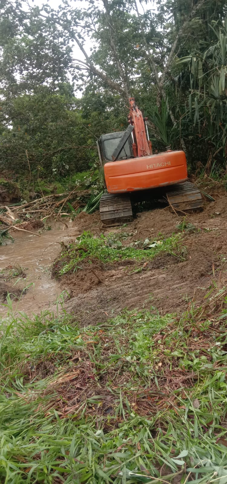 NORMALISASI SUNGAI 200 METER DI RT 1 RAMPUNG, PEMKAM TIOKA KENCANA TUNTASKAN PROGRAM INFRASTRUKTUR 2025