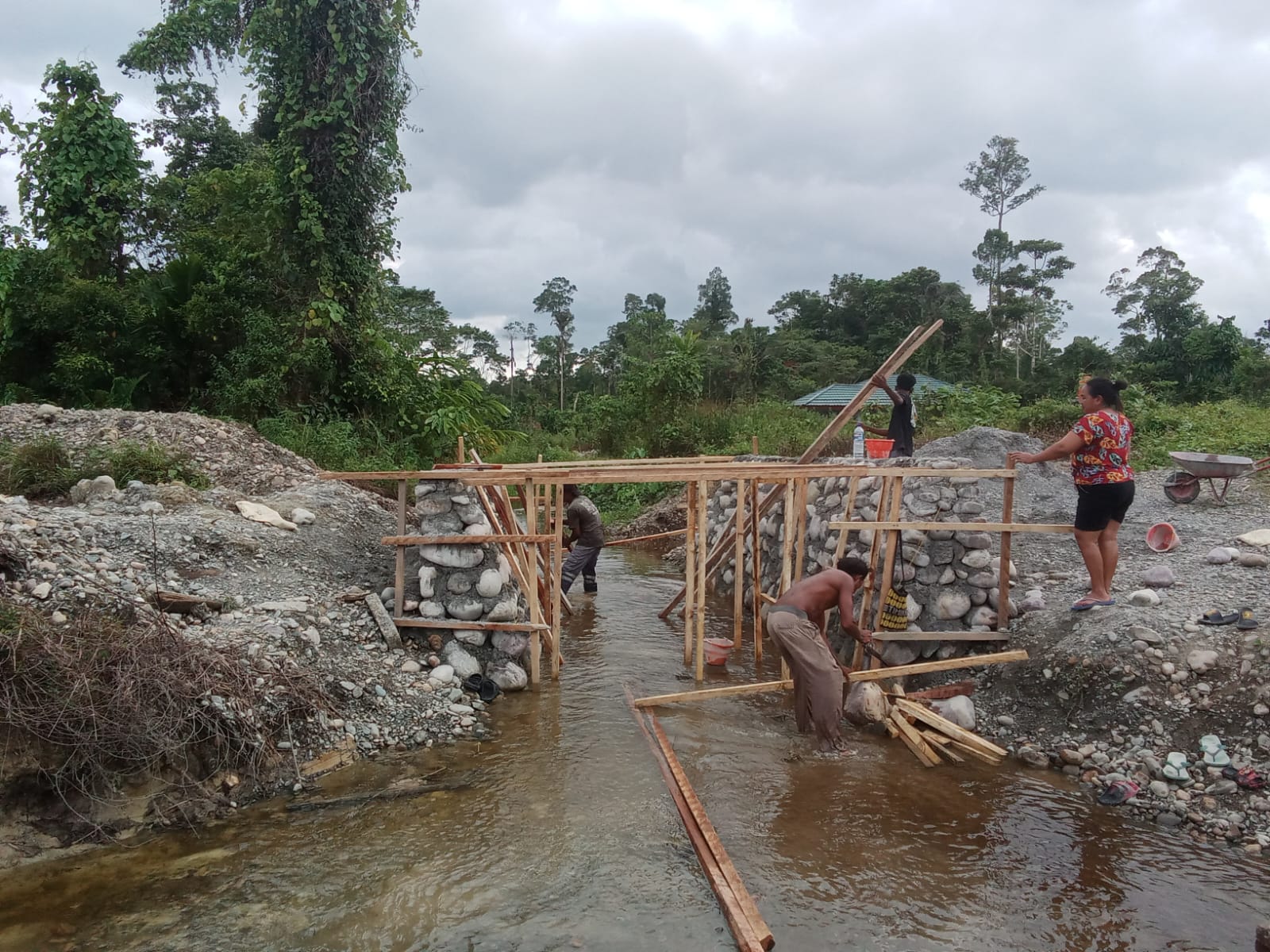 Proses pembuatan jembatan penghubung 