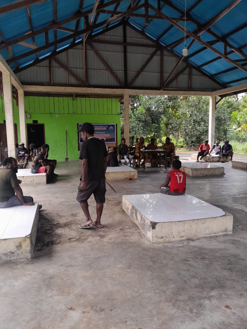 Suasana penyaluran BLT kepada warga di Kampung Bintang Lima