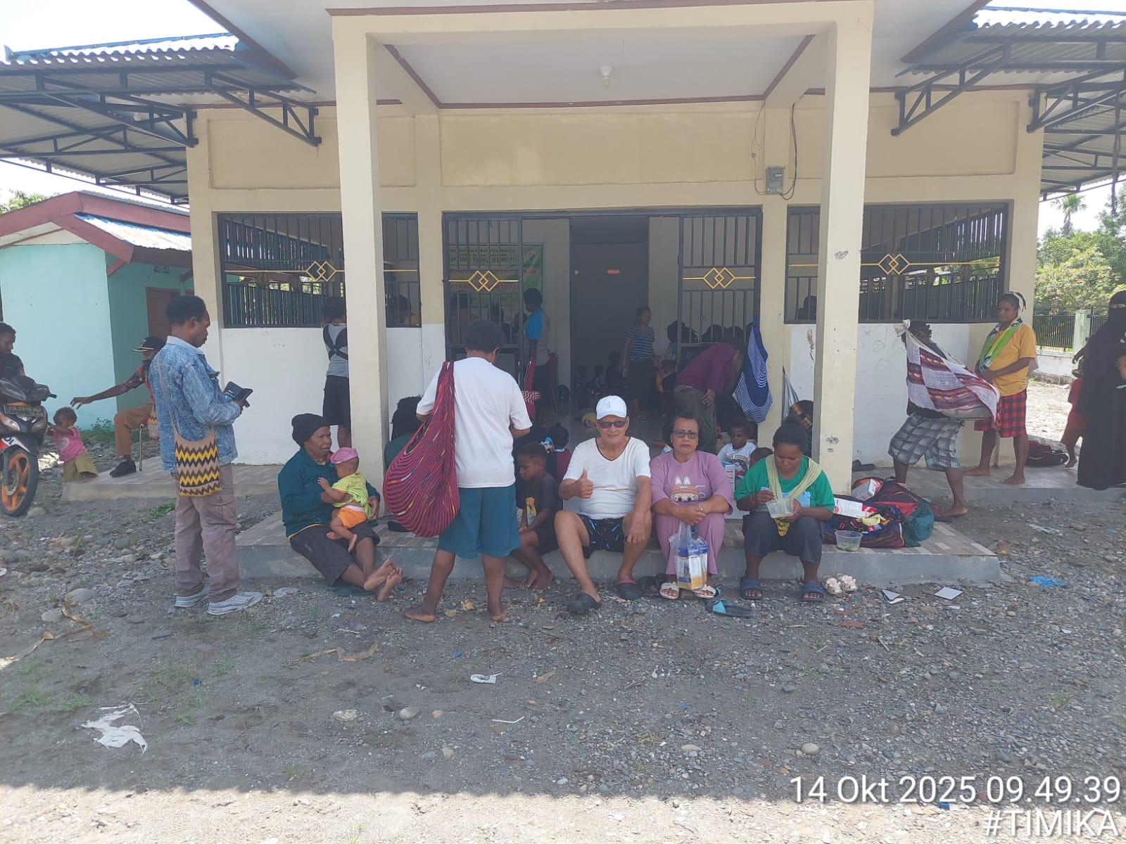 Suasana di Posyandu Sejahtera Kampung Tioka Kencana