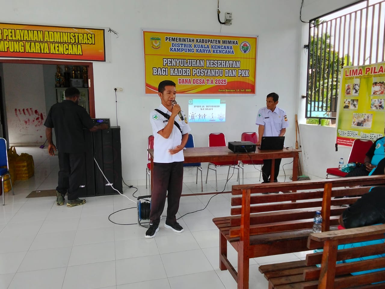 Pemateri saat menyampaikan materi