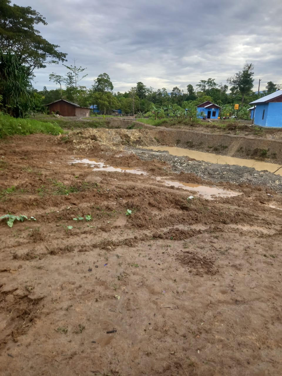 Rumah layak huni yang dibangun oleh Pemerintah Kampung Utikini Satu dengan anggaran yang bersumber dari Dana Desa