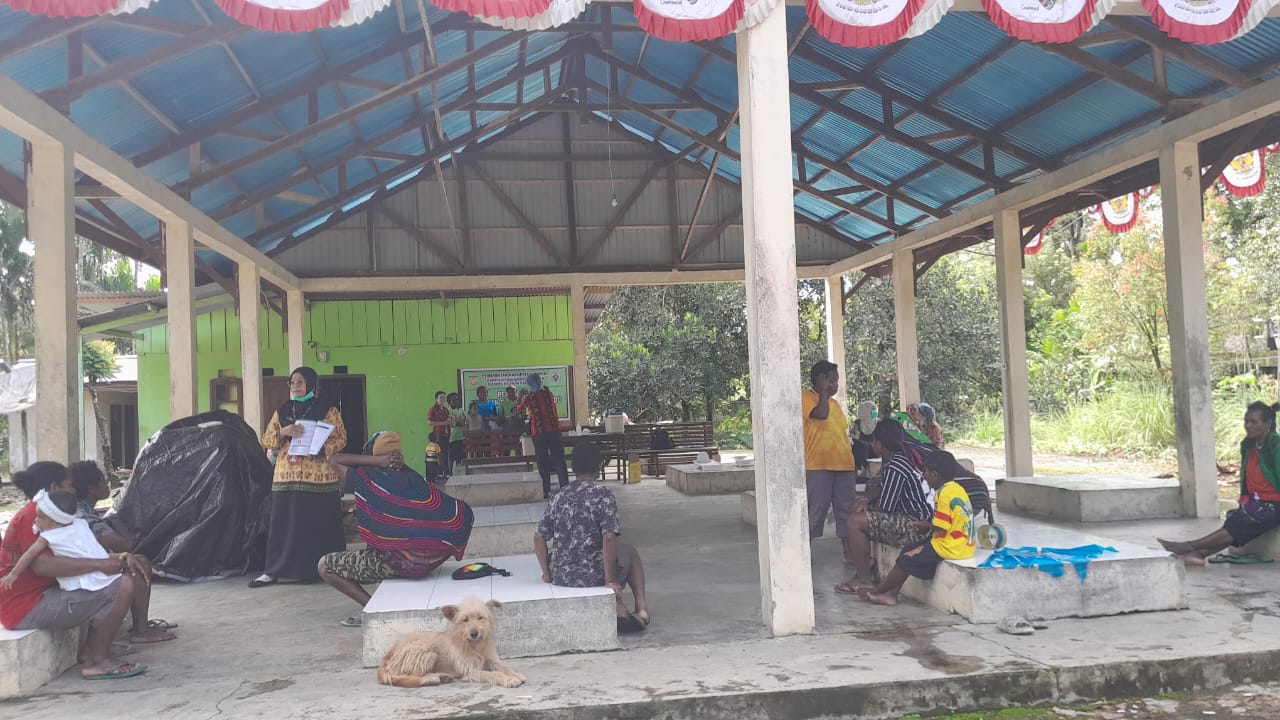 CEGAH STUNTING, BELASAN BALITA, IBU HAMIL DAN LANSIA IKUT POSYANDU DI KAMPUNG BINTANG LIMA