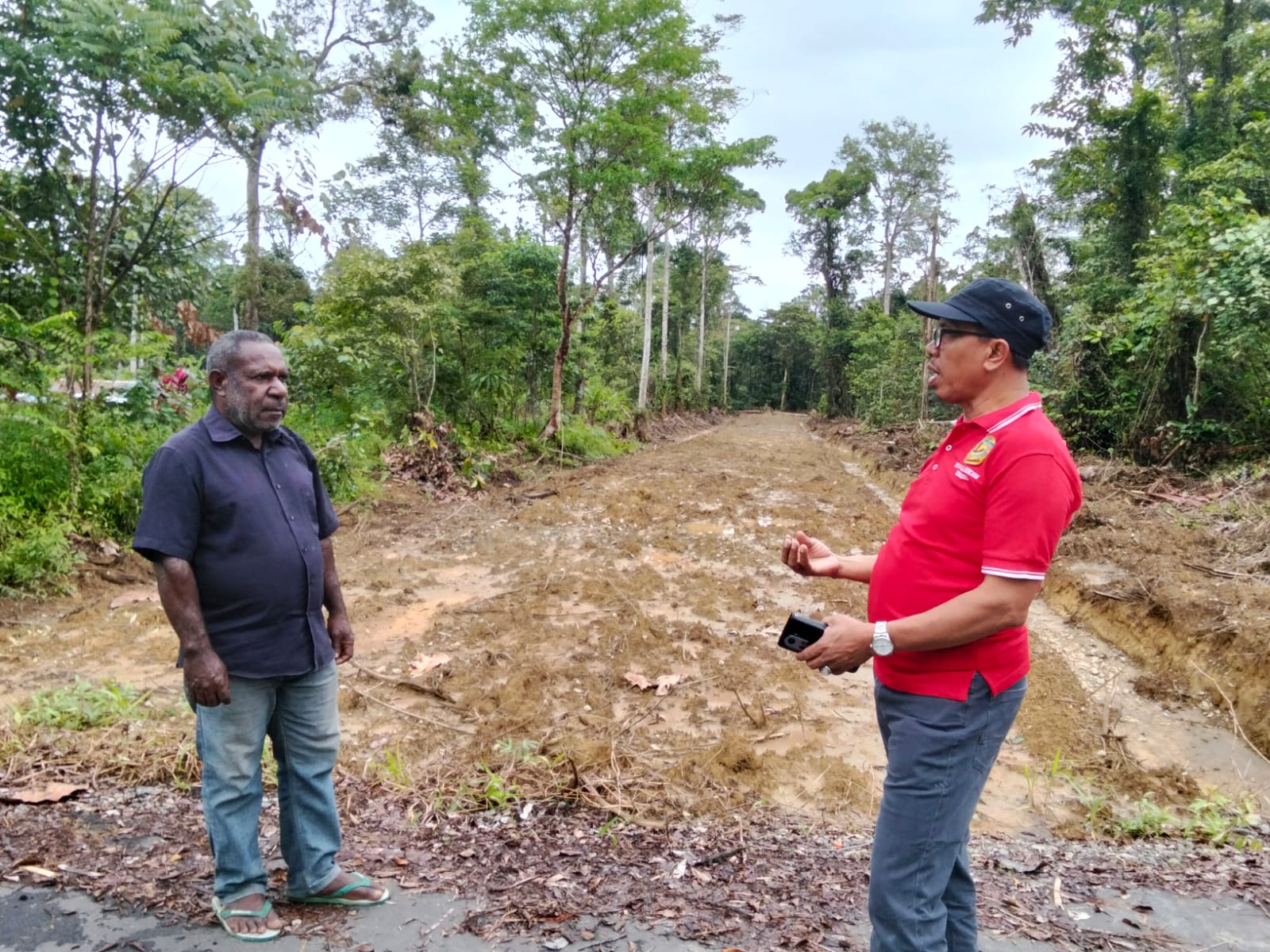 Pembongkaran lahan untuk pembuatan jalan