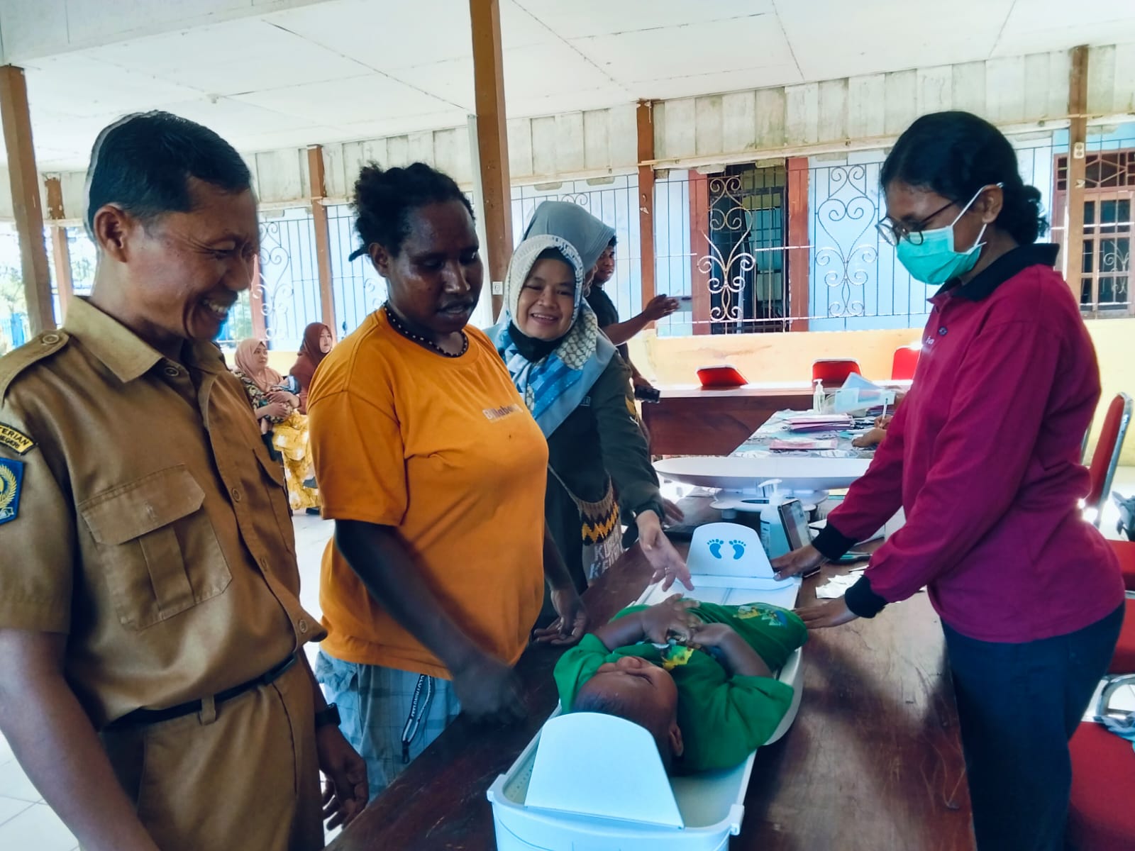 PULUHAN BALITA IKUT POSYANDU DI KAMPUNG BHINTUKA