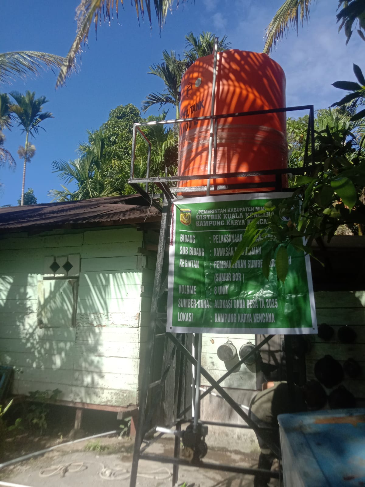 Proses pembuatan sumur bor dan tanki air 