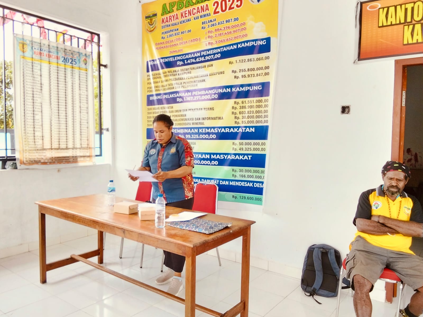Pendamping desa saat memberikan penjelasan tentang usulan prioritas dari masing-masing RT