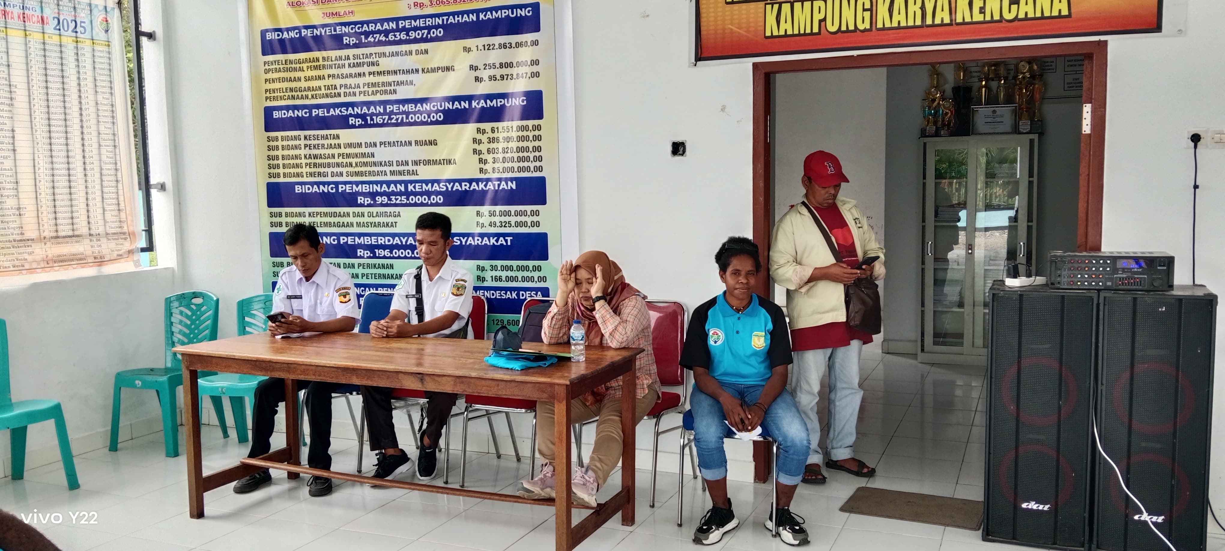 Dua pemateri dari Puskesmas Jileyale, pendamping desa dan pembawa acara penyuluhan kesehatan