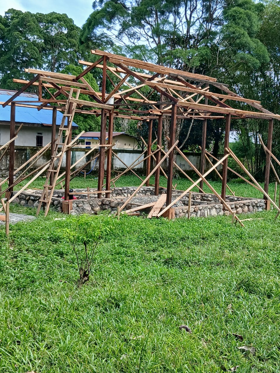Rumah layak huni di Kampung Utikini I dalam tahap pembangunan