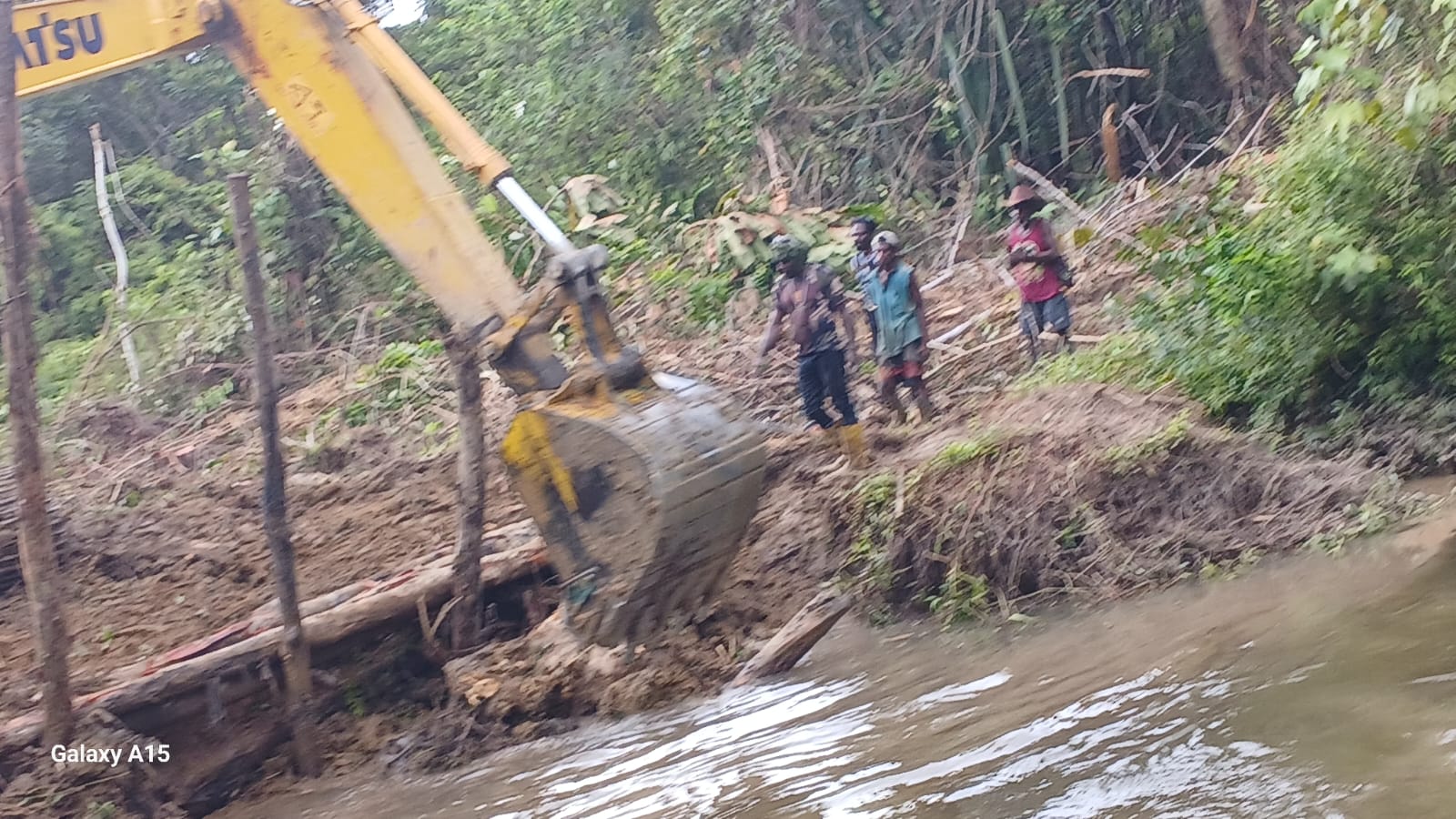 Pembuatan jalan usaha tani