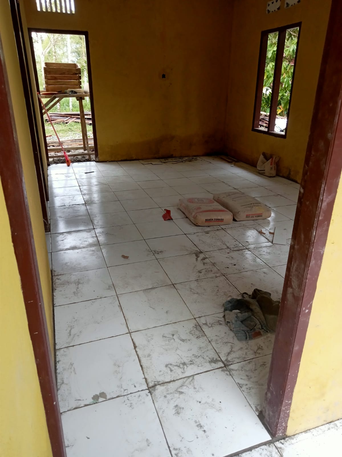 Kondisi bagian dalam rumah layak huni yang dibangun oleh Pemkam Tioka Kencana 