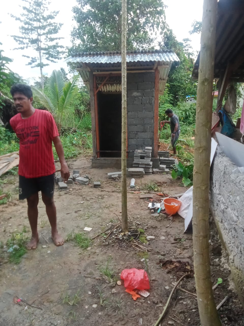 MCK yang dibangun Pemkam Mimika Gunung