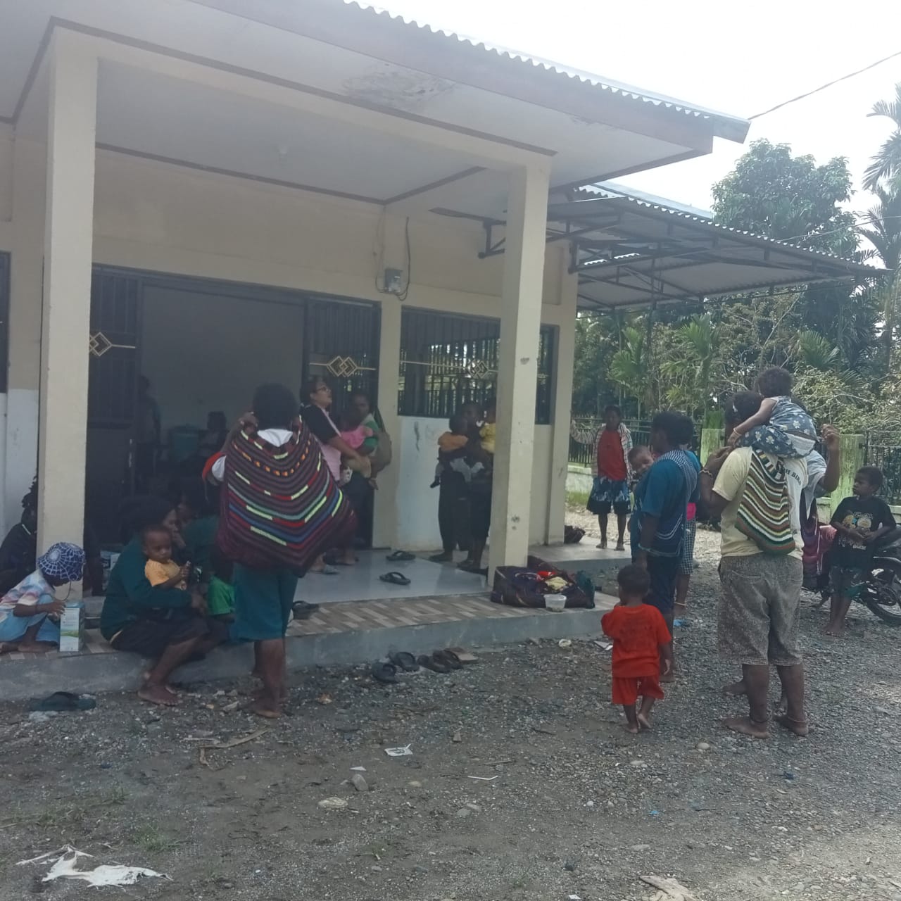 Antusiasme warga saat mendatangi gedung posyandu
